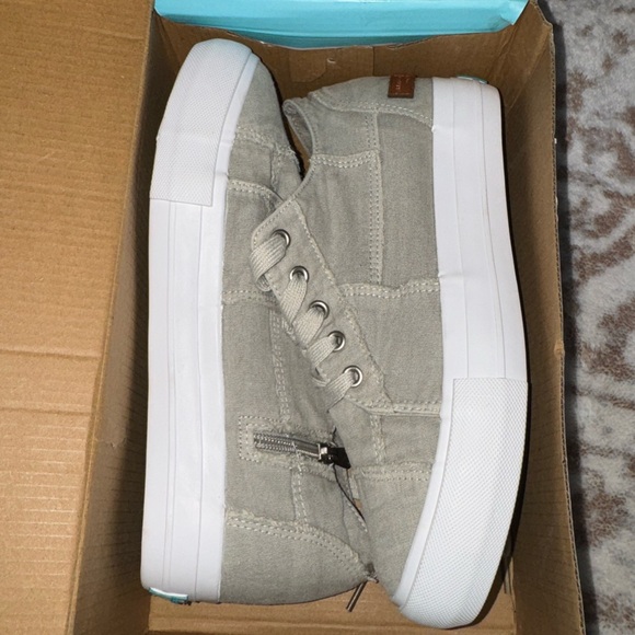 Jenn Ardor Women's Sneakers in Light Olive Green - Picture 8 of 9